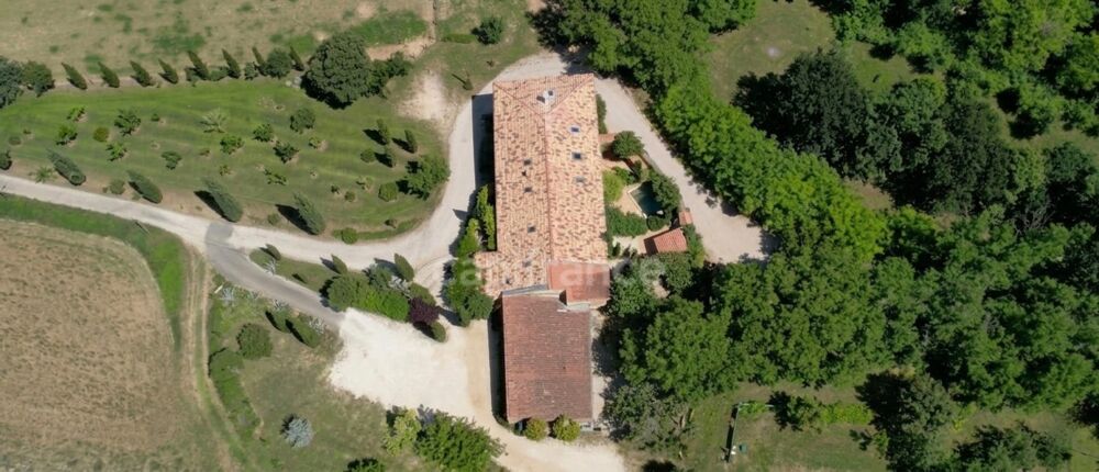 Entre Uzès et La Roque-sur-Cèze, Éden Provençal : Mas du XVIIIe & Son Domaine Privé sur 3,3 hectares