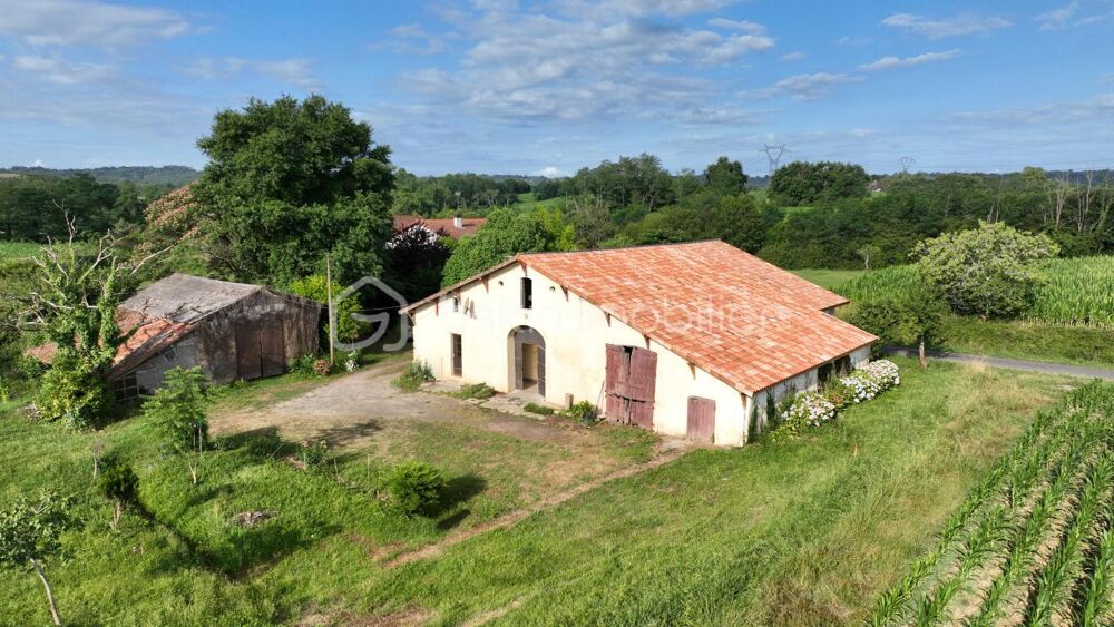 Situé à la campagne, ancien corp de ferme à rénover