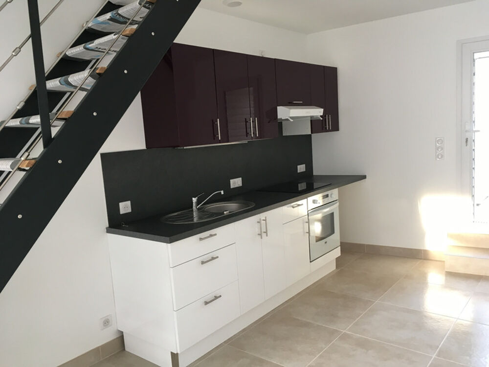 LUCON COEUR DE VILLE MAISON EN PIERRES PARFAITEMENT RENOVEE 3 CHAMBRES ET COUR AVEC LOCATAIRE EN PLACE