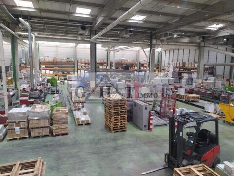   EXCLUSIVITE 3500 m² entrepot bureaux à louer à LOGNES 