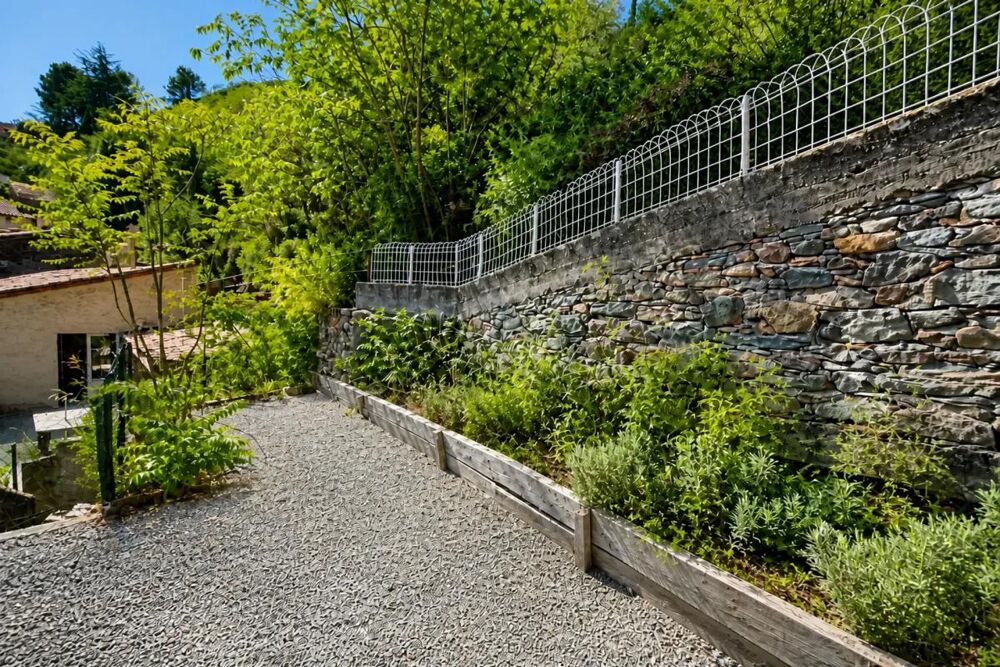 Vente Maison Maison de 5 pièces de 126 m² à Lastours avec terrasse et jardinet.<br>Vue panoramique Lastours