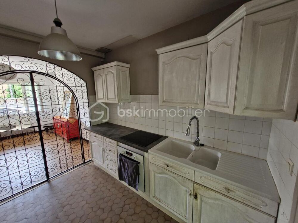 Charmante maison de 121m2 sur son terrain clos de 147m2 dans un environnement calme à Bergerac