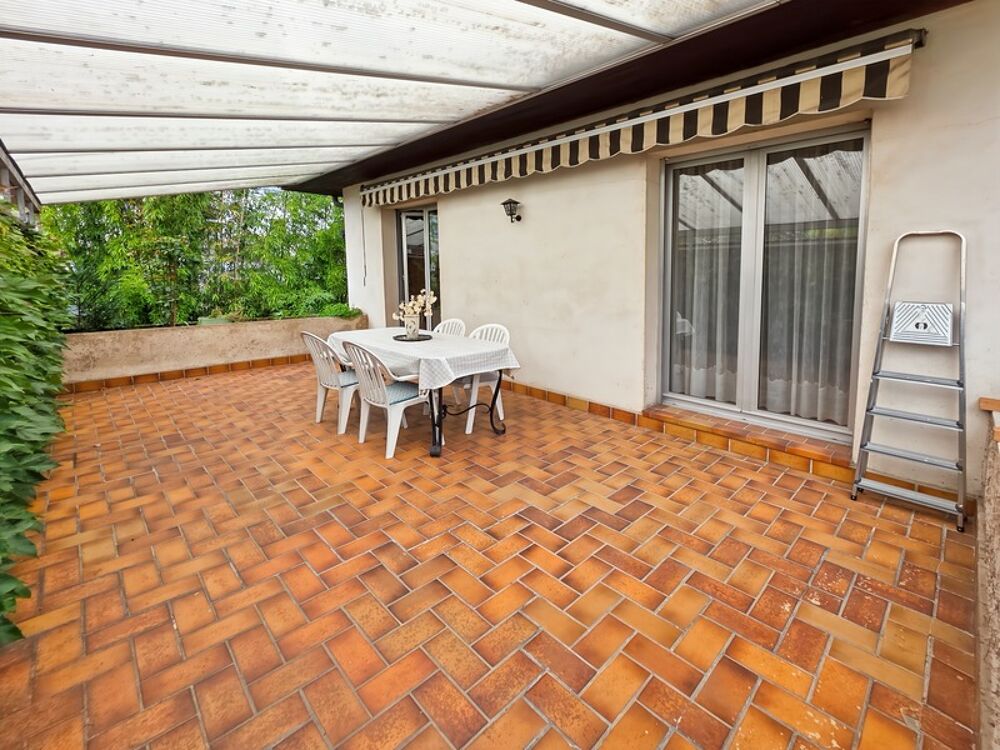 Maison indépendante avec beaux volumes et extérieur sans vis-à-vis à LONS LE SAUNIER (39)