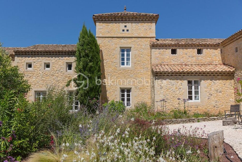 EXCEPTIONNEL A UZES MAS PROVENCAL 397M2-3900M2 JARDIN PAYSAGE ET PISCINE