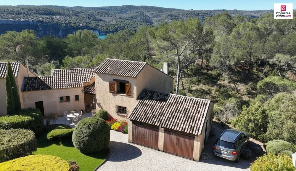 Maison au bord du lac d'Esparron