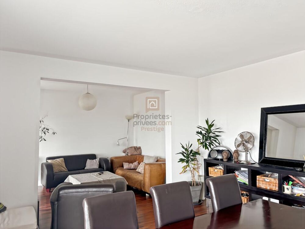 Vente Appartement Appartement trois pièces au dernier étage lumineux avec balcon  et terrasse Bordeaux