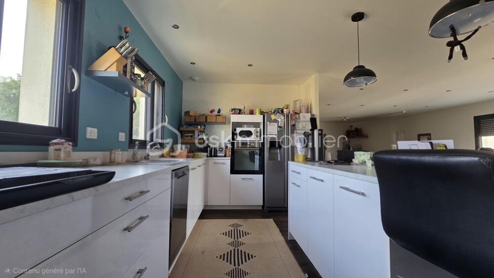 Maison spacieuse de 2019, lumineuse, quatre chambres, bureau, garage, grand terrain agricole