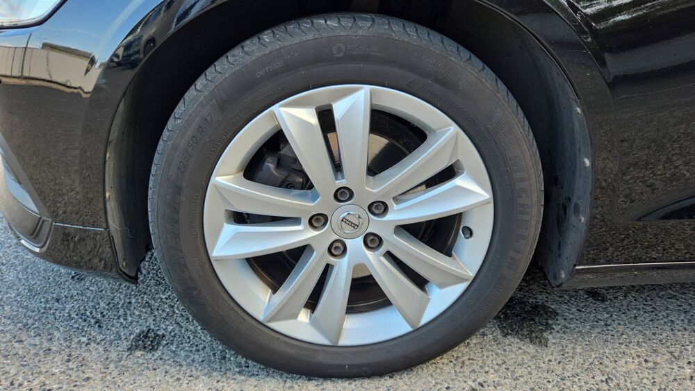 V60 2.0 D4 190 Geartronic8 Momentum - Automatique 2019 occasion 83310 Cogolin