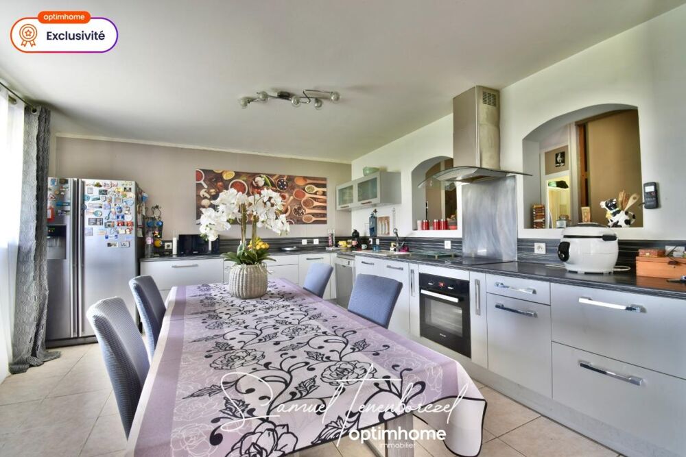 Maison familiale de 196 m² avec 4 chambres, double garage et grand terrain  Beuzeville (27210)