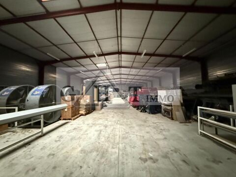 A VENDRE FONTENAY TRESIGNY  ENTREPOT DE 1050 M&sup2; 1265000 77610 Fontenay tresigny