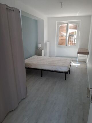  Appartement à louer 3 pièces 100 m²