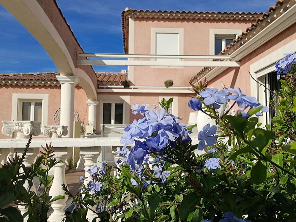 Vente Maison Villa Arles T 5/6  de 165 m²  avec Jardin Arles