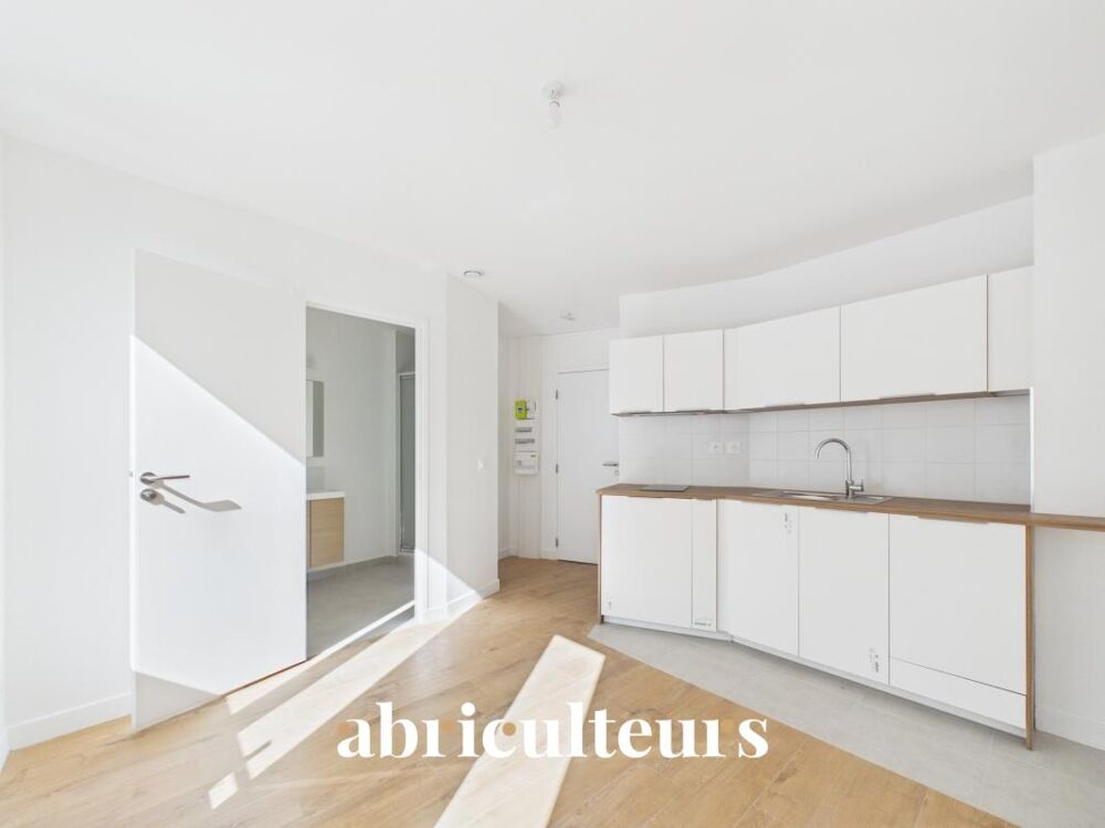 Vente Appartement Bel appartement rénové et lumineux dans un quartier recherché du 18ème arrondissement Paris 18