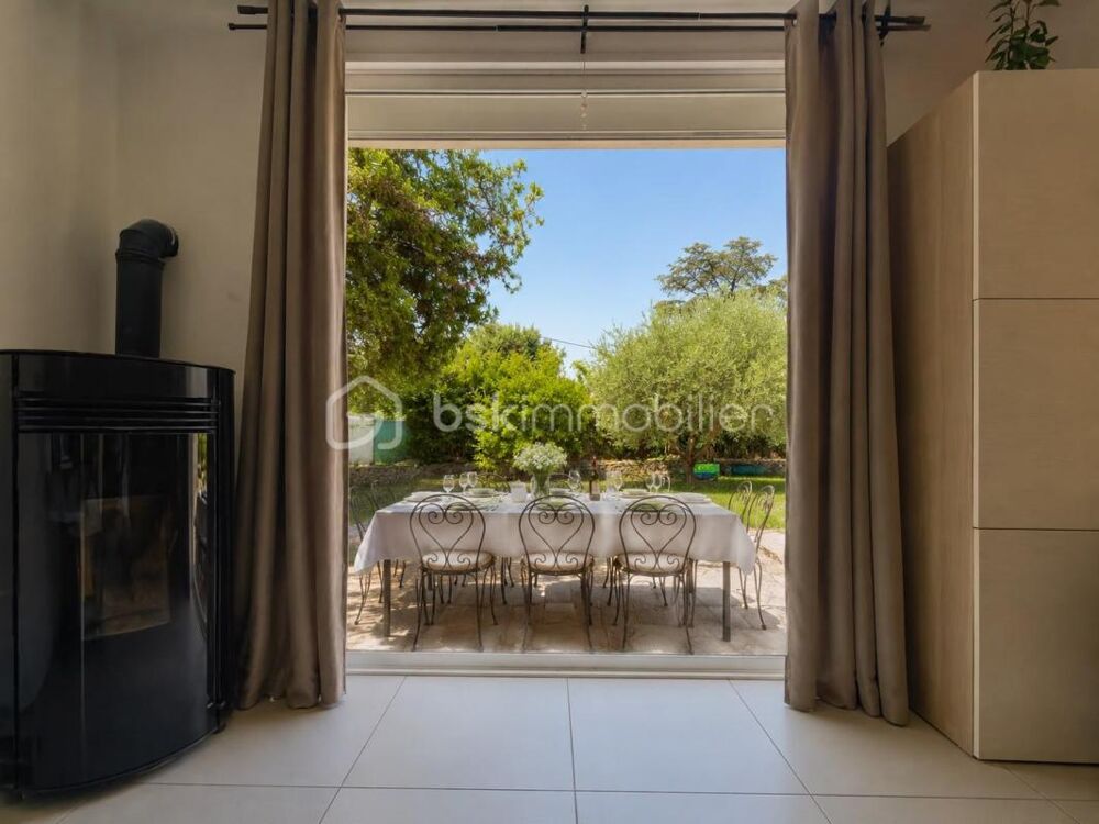 Orange  Maison de plain-pied entièrement rénovée avec jardin arboré et fort potentiel d'évolution