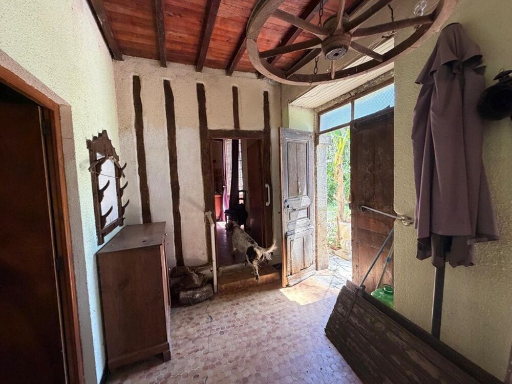 MARCIAC(32): cachée, au bout d'un chemin privé, PROPRIETE sur 2ha, anciens Bains avec sa source encore présente, dépendance, aut