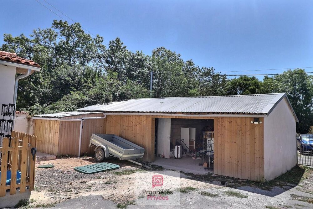 Vente Maison Longère charentaise de 188 m2, une grange intermédiaire pouvant servir d'agrandissement, un gite, un garage à l'est de 36 m2, de Bords