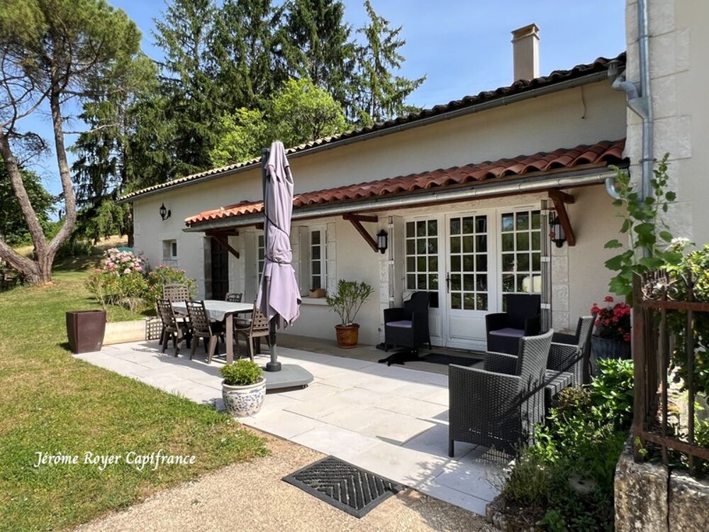 Propriété de charme à la campagne  305 m² habitables sur 4,8 hectares avec piscine et dépendances