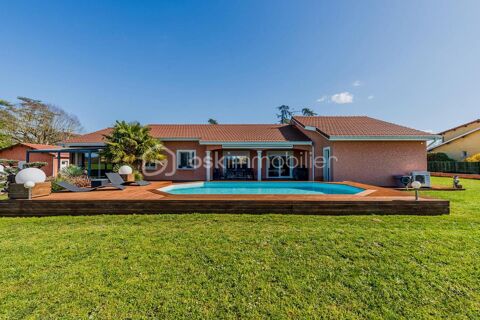   RARE MAISON PLAIN PIED DOUBLE GARAGE PISCINE SPA ET HAMMAM Maison - 7 pièce(s) - 190 m²