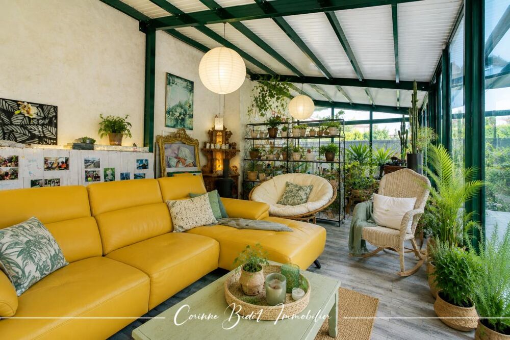 à vendre  Propriété/château Saint-Pierre-de-Chandieu (69780)