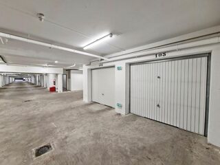  Parking / Garage à louer 16 m²