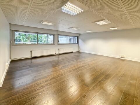 Bureaux de 131 m&sup2; &agrave; louer, proche m&eacute;tro Porte de Versailles 4066 75015 Paris