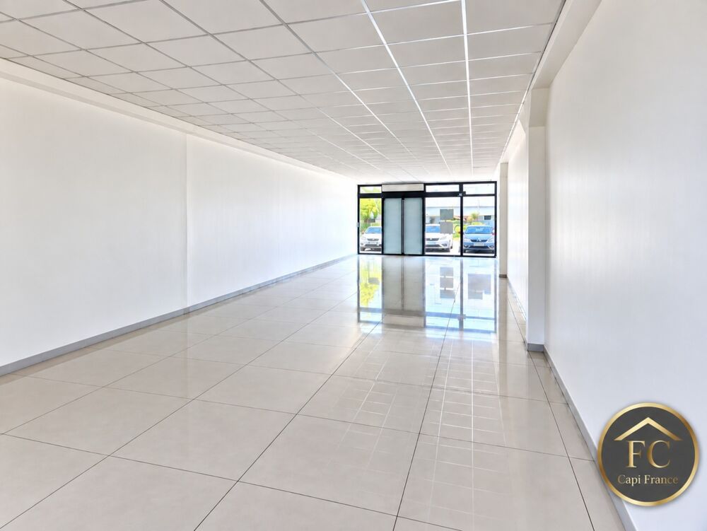   OPPORTUNITÉ À JARRY – LOCAL COMMERCIAL 100 M² EN RDC – VITRINE – RESTAURATION POSSIBLE Baie mahault