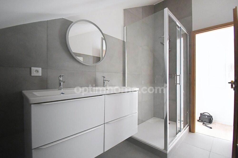 APPARTEMENT AU DEUXIEME ET DERNIER ETAGE - 2 CHAMBRES - PLACE PARKING - CAVE - REFAIT A NEUF