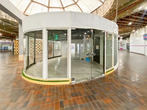 Au coeur d'une galerie commerciale 1071 75015 Paris