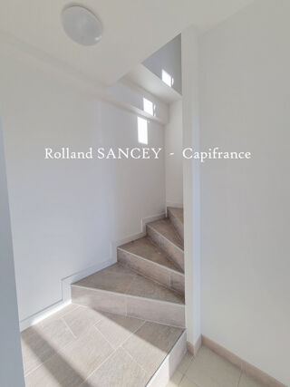  Immeuble à vendre 15 + pièces 350 m²