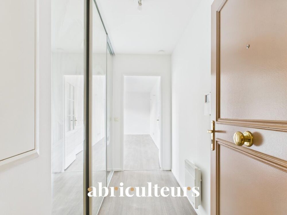 Appartement T3 lumineux avec vue exceptionnelle sur le bassin et le pigeonnier  Résidence de standing à Survilliers