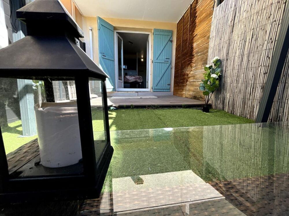 Magnifique appartement studio en rez-de-chaussée avec jardin et une place de stationnement à 200 m de la mer