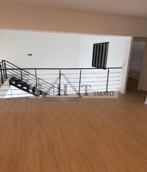   Entrepôt Bureaux A louer 