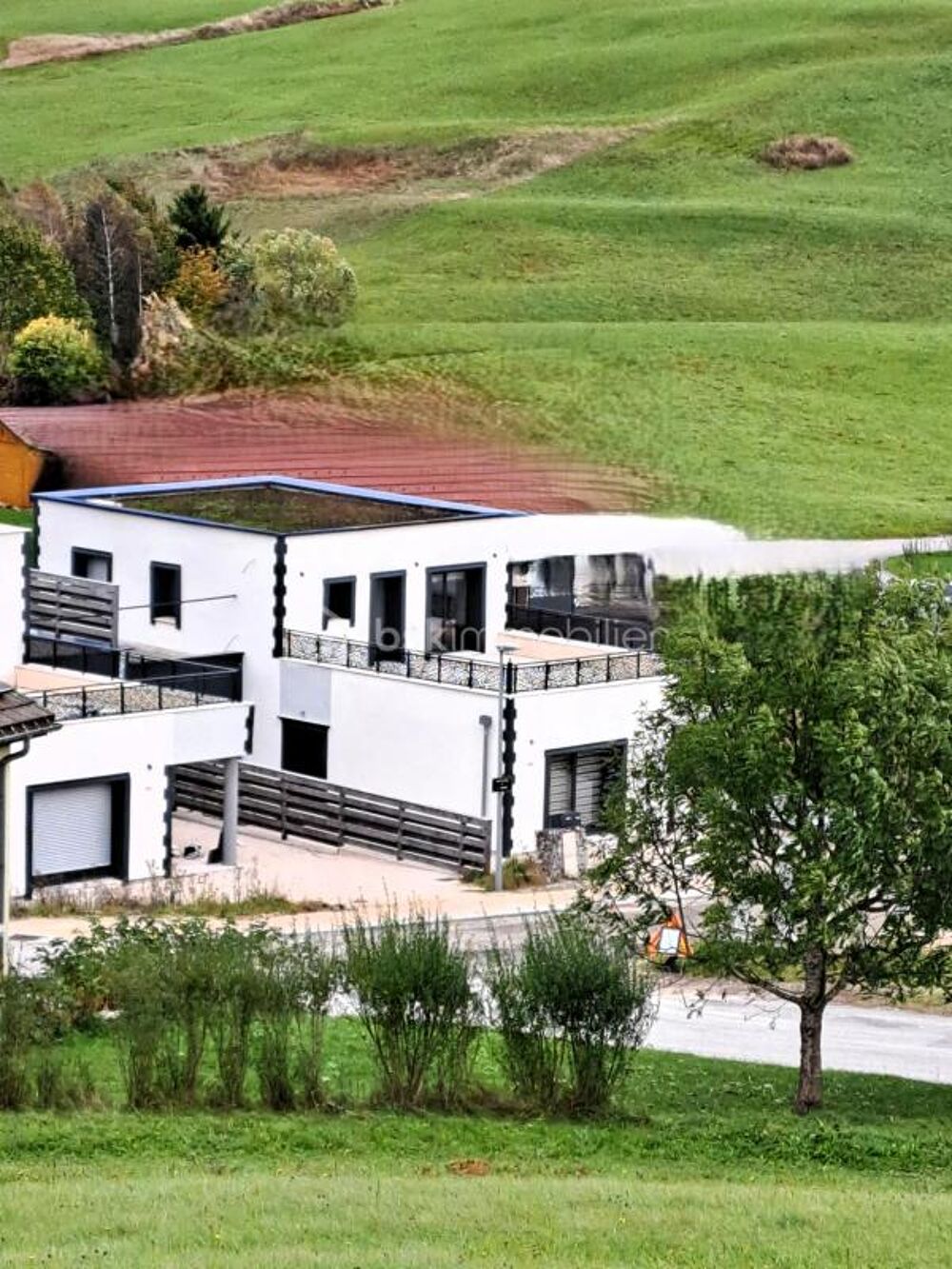 MAISON RT2012 avec garage, terrasse et terrain de 485 m²