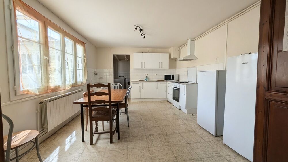 Vente Maison SEGONZAC (16) Charmante maison de ville avec cour et dépendance. Idéal premier achat ou investissement Segonzac