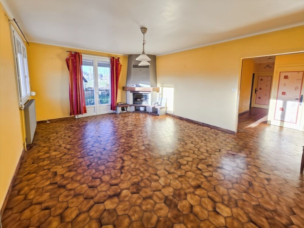 Maison familiale sur 2 000 m² de terrain  Idéale artisan, maçon, charpentier ou entrepreneur, à deux pas de Lons-le-Saunier