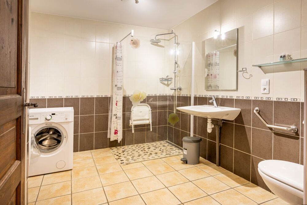 Location Maison Maison de 240m2 à louer sur Beauvoir-de-Marc Beauvoir de marc