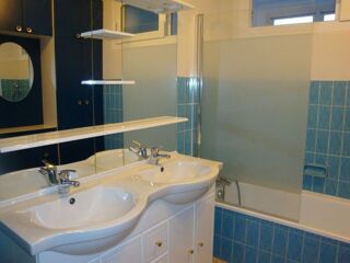  Appartement à louer 3 pièces 77 m²