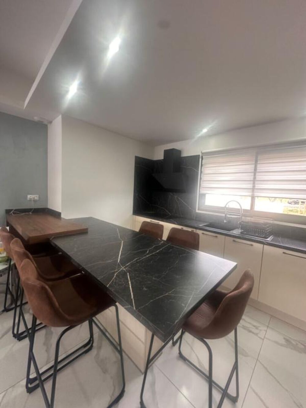 Maison 4 pièces 110 m2 contemporaine de plain-pied avec piscine
