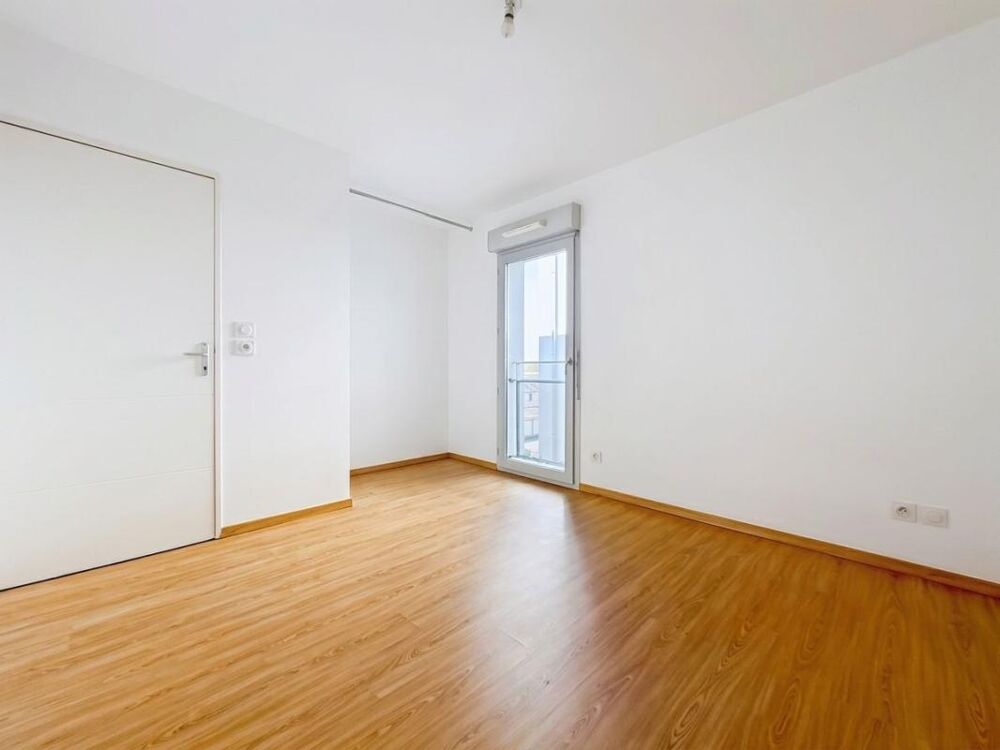 Vente Appartement DÉCINES-CENTRE - T2 lumineux de 46 m² - Balcon et Garage - Copropriété 2015 Decines charpieu