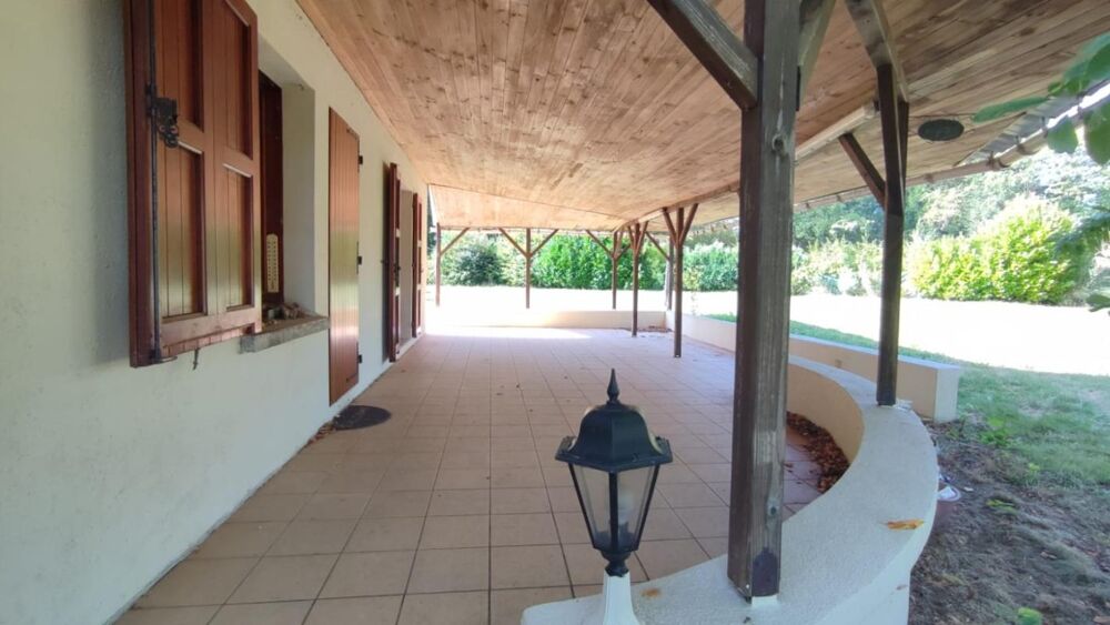 Vente Maison Belle maison familiale avec terrain attenant dans Nord Cantal Arches