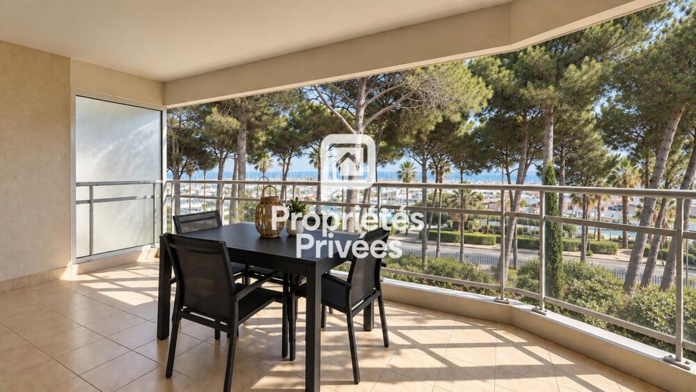 Vente Appartement Hyères Port - T4 de 91 m2 avec terrasse, vue mer, piscine et garage Hyeres