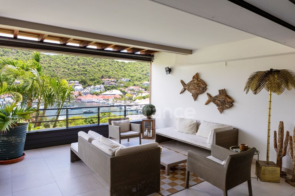 APPARTEMENT D'EXCEPTION À VENDRE À GUSTAVIA AVEC VUE SUR L'ICONIQUE PORT DE SAINT-BARTHÉLEMY (97133)