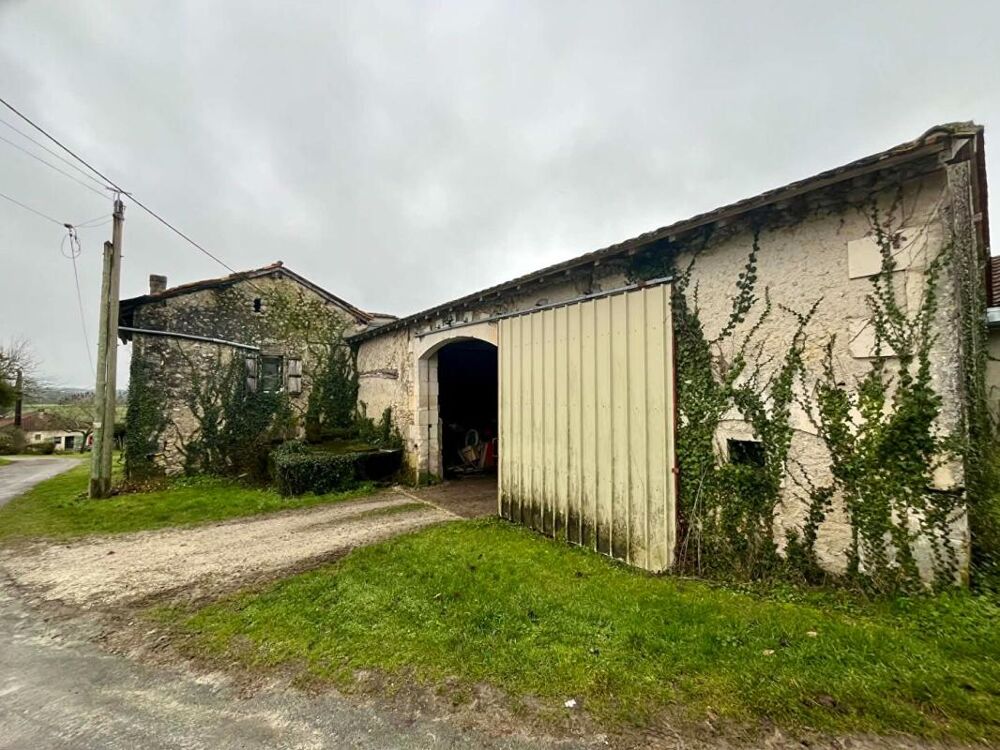 Corps de ferme avec dépendances à rénover