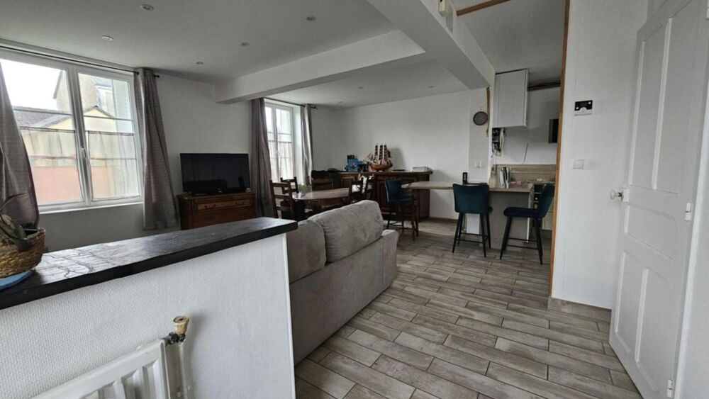 Maison rénovée  3 chambres  Terrain clos  AUBIGNE RACAN (72)