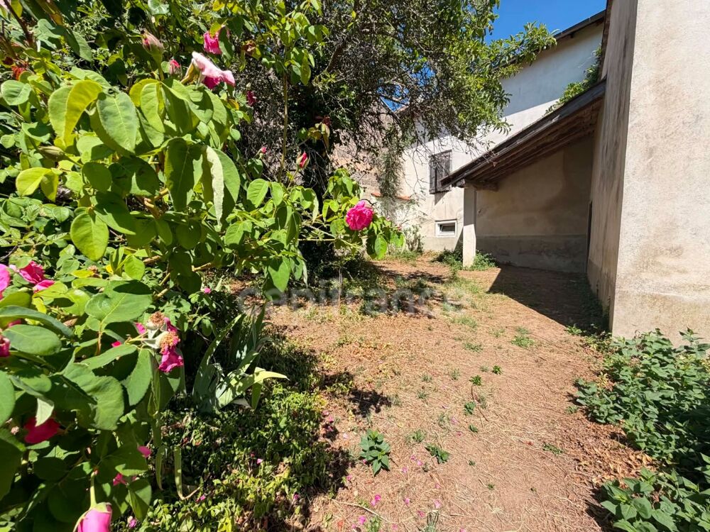 MAISON SUR DEUX NIVEAUX A RÉNOVER, TERRAIN DE 330 m²
