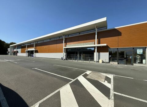CHANTONNAY - &Agrave; LOUER, LOCAL COMMERCIAL 870 M&sup2; 7265 85110 Chantonnay