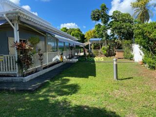 Vente Villa Belle villa de 225 m² sur terrain de 1000 m² avec piscine , carbet aménagé et double garage Baie mahault