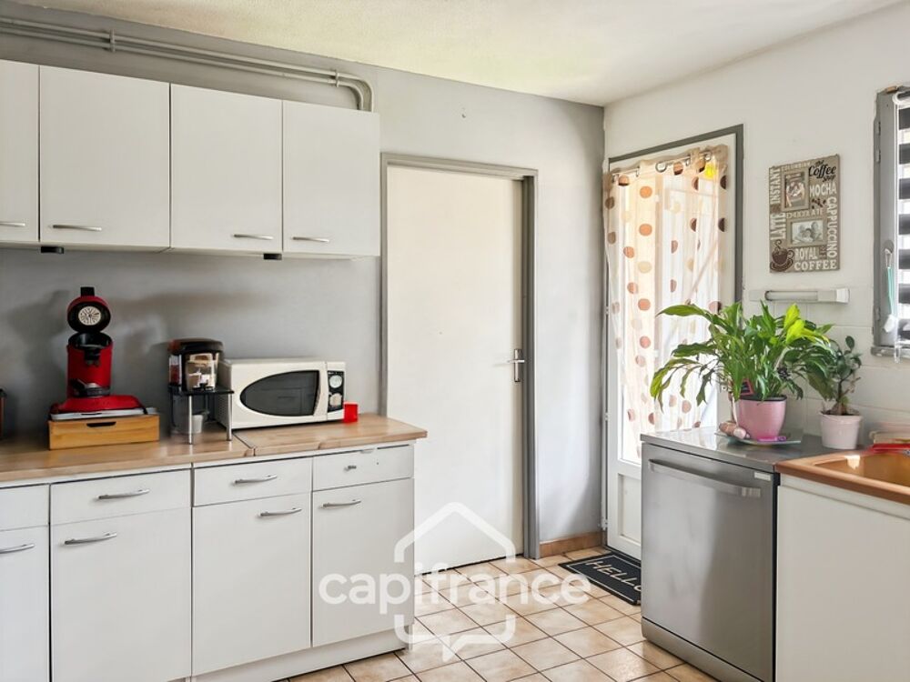 Maison de 3 chambres avec joli extérieur, proche des commodités à Espalais