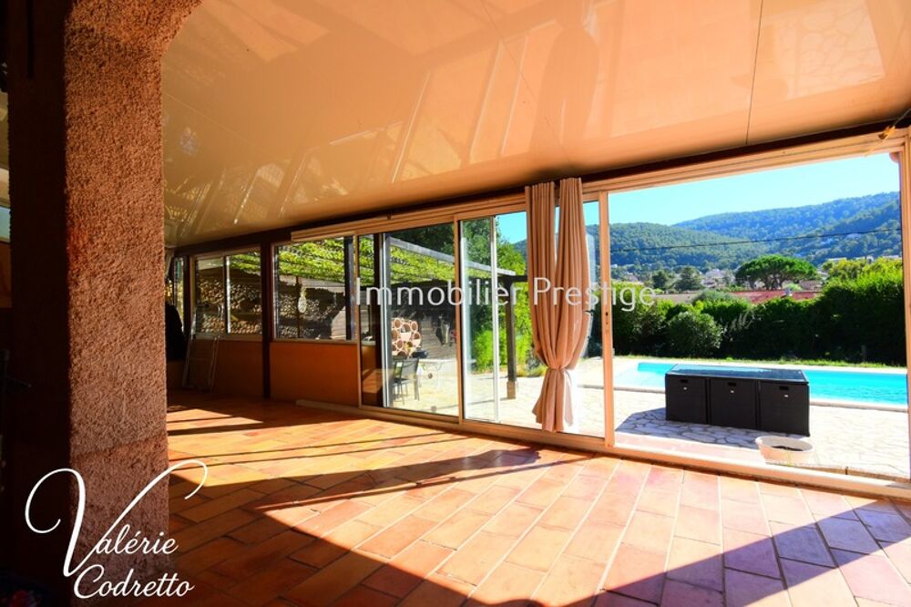 À vendre  Grande villa familiale 185 m² habitable avec piscine sur terrain plat de 1 996 m²  La Crau, La Moutonne (83)