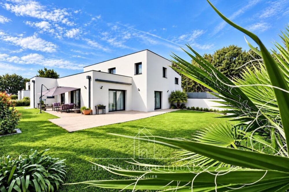 MAISON CONTEMPORAINE - 138 m² - SAINT AVÉ